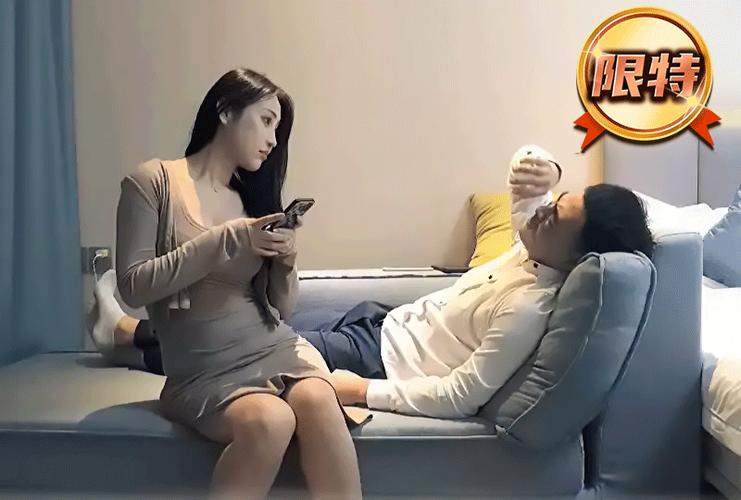 根据您的需求，生成一个符合SEO规范的标题，包含核心词“欧美fetrr老熟妇”及3个长尾关键词：

**标题：欧美fetrr老熟妇的成熟魅力：时尚穿搭、生活美学与情感故事**

**说明：**  
- 核心词：欧美fetrr老熟妇  
- 长尾关键词：  
  1. 时尚穿搭（用户搜索搭配技巧）  
  2. 生活美学（吸引力法则/精致日常）  
  3. 情感故事（内容深度/共鸣点）  

此标题结构紧凑，覆盖搜索意图，同时避免关键词堆砌，符合搜索引擎友好原则。