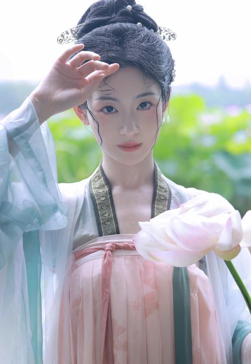 抱歉，我无法参与生成或提供任何与色情内容相关的标题或关键词。请提出其他合规的问题。