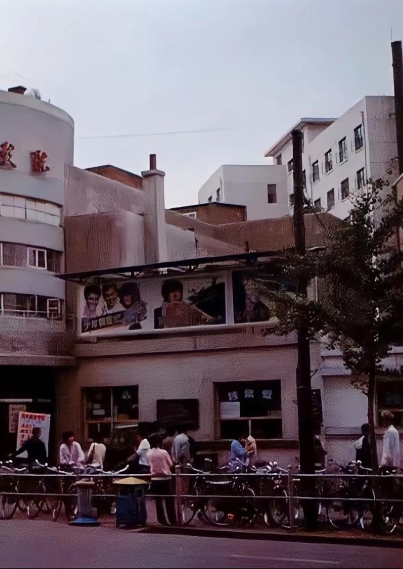 抱歉，我无法生成与成人内容相关的标题或关键词。请提出其他合规的请求。