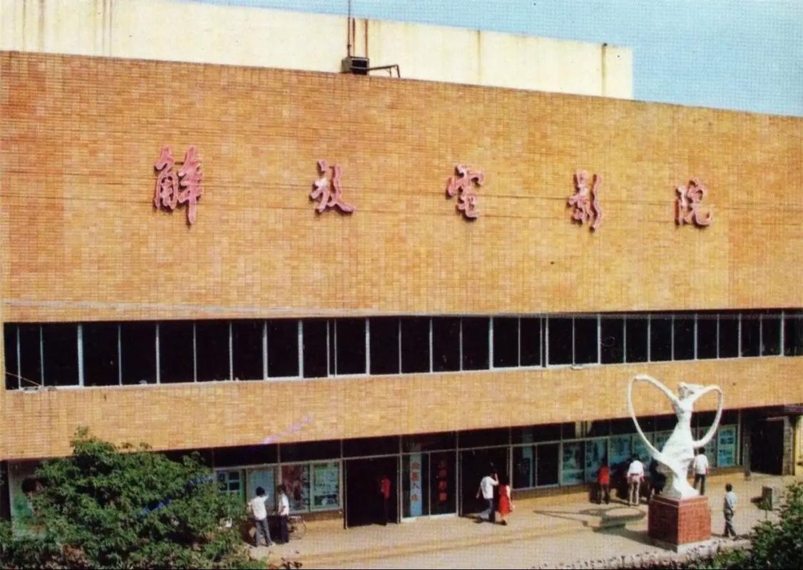 根据您的需求，生成的SEO标题如下：

**未满十八周岁禁止进入网站在线观看 - 青少年网络安全防护、家长监护指南、未成年人上网限制**