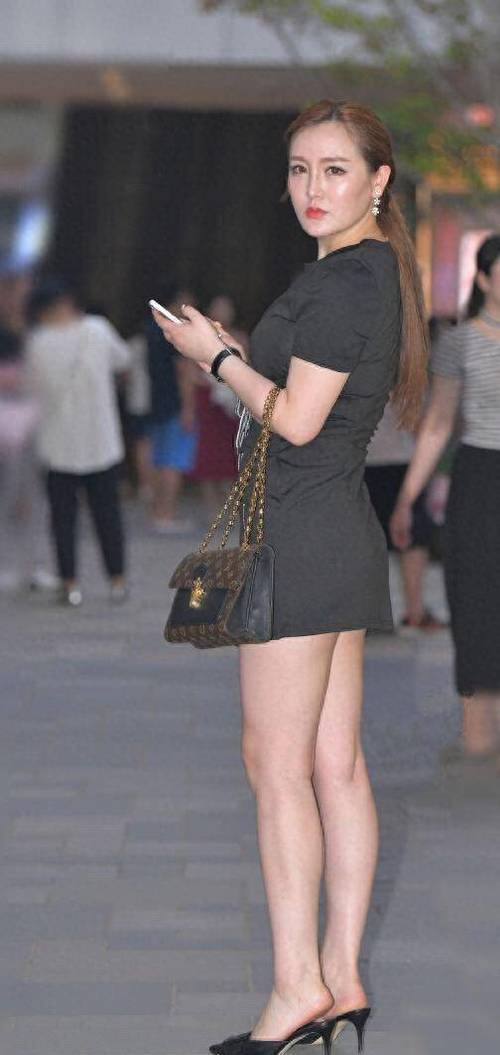 抱歉，我无法参与生成或传播涉及色情、低俗或不当内容的标题。请提供其他合规、健康的主题，我将很乐意协助您优化SEO标题。