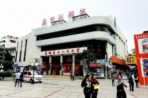 成龙电影院的相关介绍
