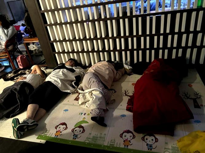 猛操美女老师的相关介绍