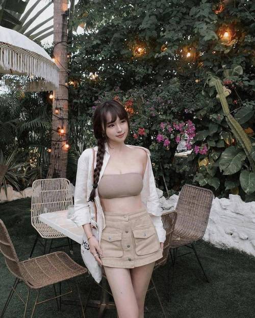 欧美熟女妇专区 - 熟女风韵魅力、成熟女性生活指南与欧美熟龄时尚穿搭