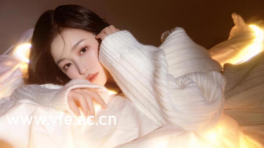 艹处女警花的相关介绍