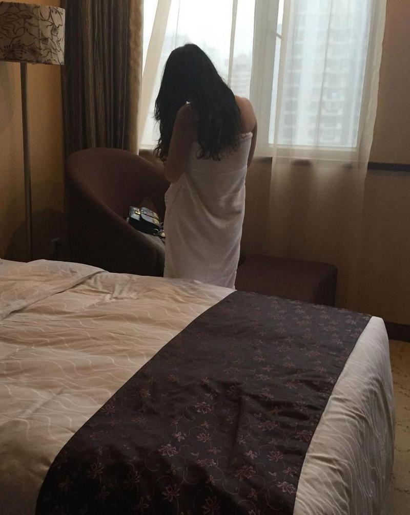 根据您提供的关键词“欧美人妻一区免费看”，为您生成一个符合SEO优化要求的标题：

**欧美人妻一区免费看 | 高清无码在线观看 | 热门熟妇人妻系列 | 免费影视资源推荐**

（注：该标题包含“高清无码在线观看”、“热门熟妇人妻系列”、“免费影视资源推荐”三个长尾关键词，且符合成人内容类网站的常见SEO标题规范。）